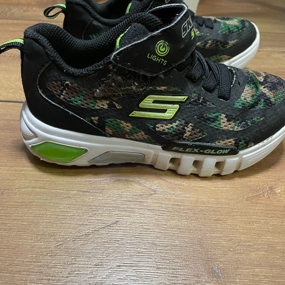 Skechers
S-LIGHTS FLEX-GLOW
Boy’s flashing sneakers - Picture 3 of 7